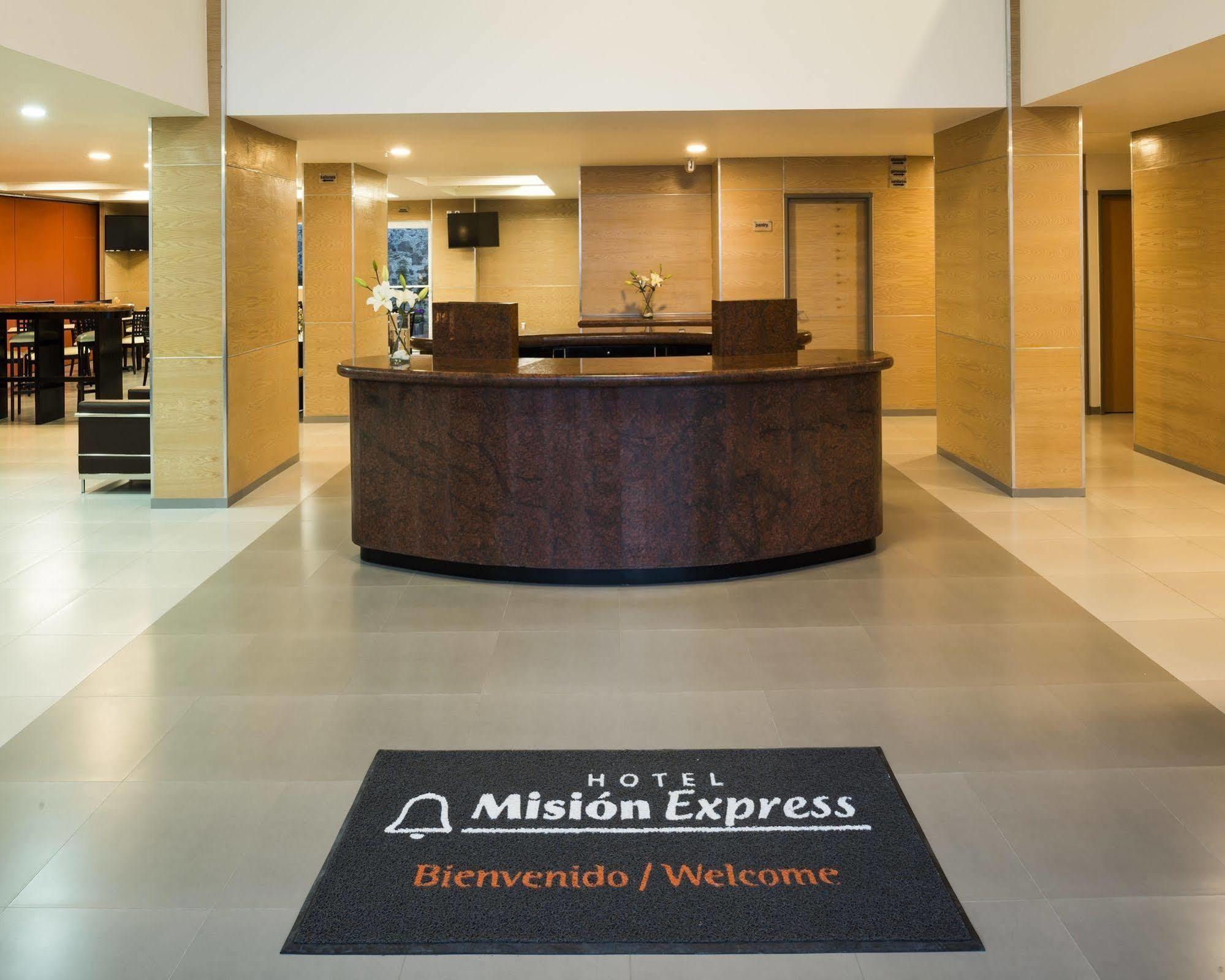 Отель Mision Express Керетаро Экстерьер фото